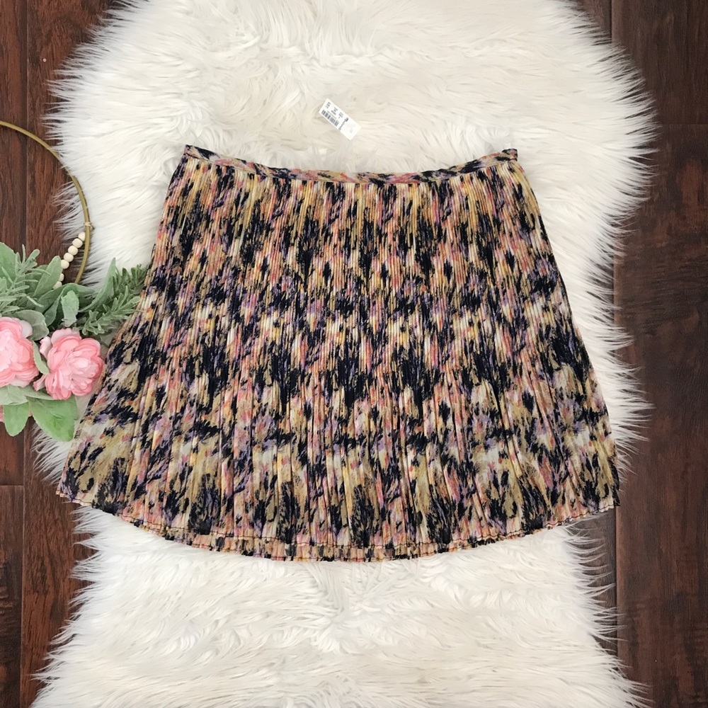 NEW Broadway & Broome Pleated Mini Skirt
